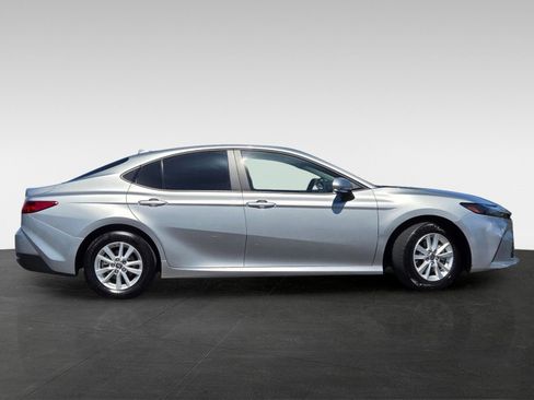 Used 2025 Toyota Camry LE FWD image 3