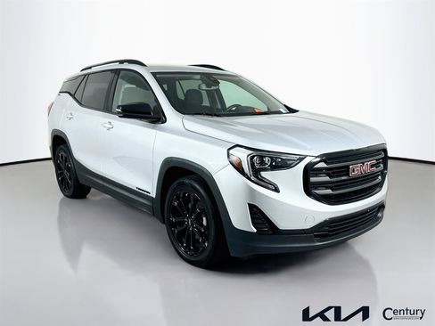 Used 2021 GMC Terrain SLE w/ Elevation Edition FWD image 3