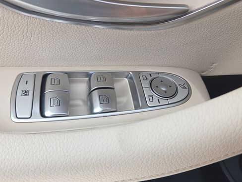 Used 2018 Mercedes-Benz E 300 image 33