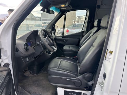 Used 2022 Mercedes-Benz Sprinter 2500 image 7