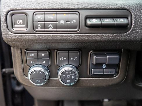 Used 2021 GMC Yukon Denali w/ Denali Ultimate Package image 22