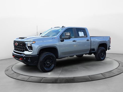 Used 2026 Chevrolet Silverado 2500 ZR2 AWD/4WD image 3