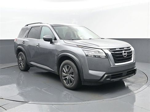 Used 2022 Nissan Pathfinder SV image 3