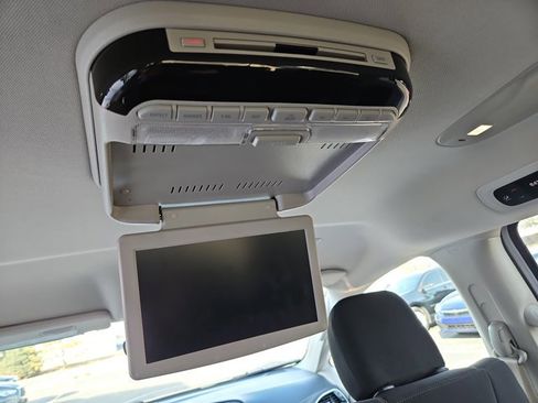 Used 2020 Chrysler Pacifica Touring w/ Cold Weather Group image 16