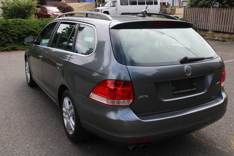 Used 2009 Volkswagen Jetta SEL FWD image 4