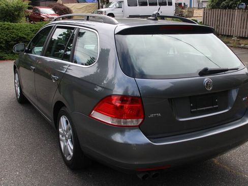 Used 2009 Volkswagen Jetta SEL FWD image 4