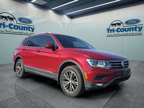 Used 2018 Volkswagen Tiguan SEL image 1