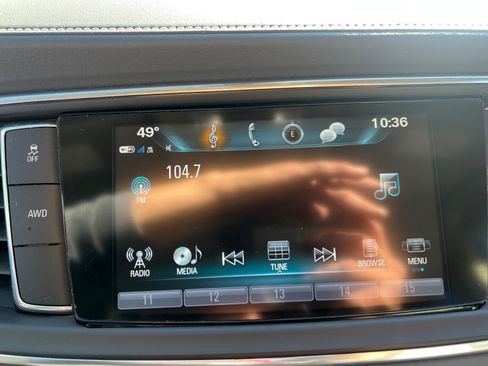 Used 2018 Buick Enclave Essence image 21