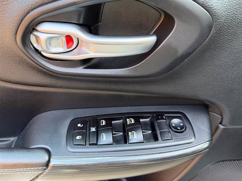 Used 2016 Jeep Cherokee Limited FWD image 39