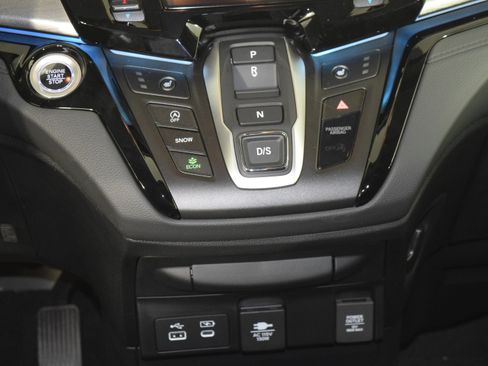 New 2026 Honda Odyssey Touring image 13