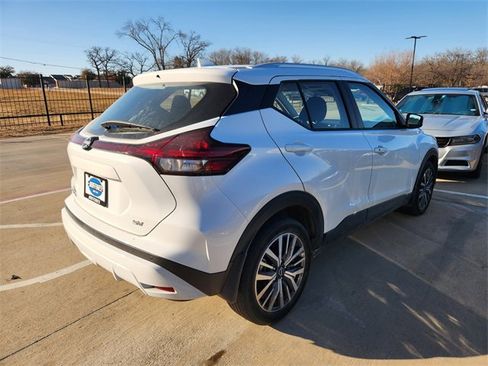 Used 2023 Nissan Kicks SV image 4