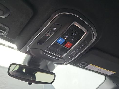 Used 2024 Jeep Grand Cherokee Limited image 43