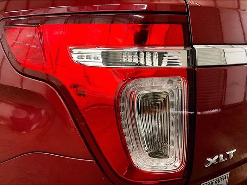 Used 2014 Ford Explorer XLT image 29