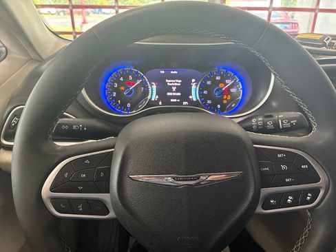 Certified 2024 Chrysler Pacifica Touring-L FWD image 56