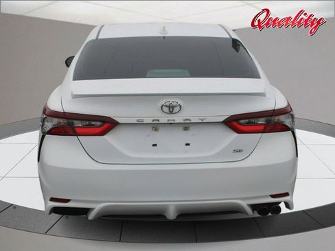 Used 2022 Toyota Camry SE image 4