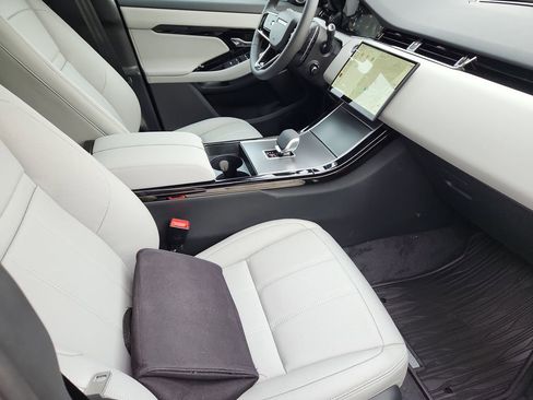 Used 2026 Land Rover Range Rover Evoque S AWD/4WD image 3