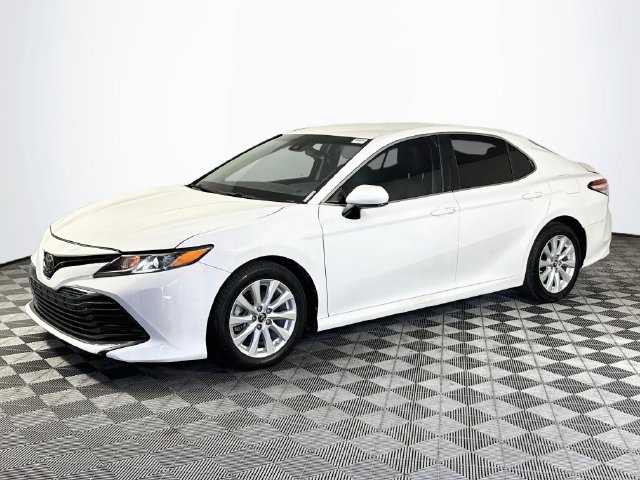 Used 2018 Toyota Camry LE FWD image 4