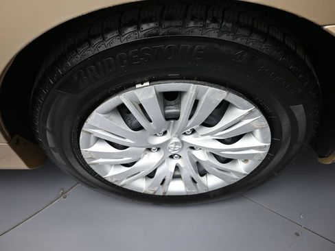 Used 2012 Toyota Camry LE FWD image 15