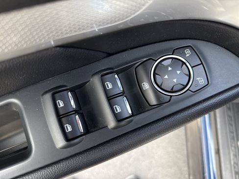 Used 2016 Ford Explorer XLT w/ Equipment Group 201A AWD/4WD image 16