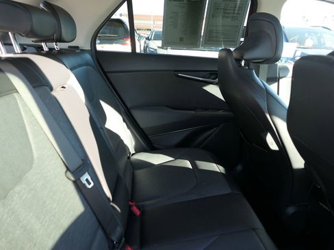 Used 2023 Kia Niro SX image 23