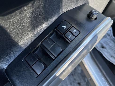 Used 2022 Toyota Highlander XLE image 15