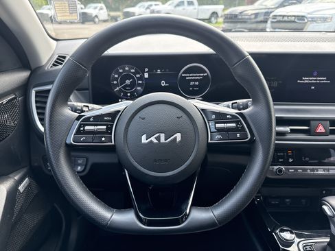 Used 2024 Kia Seltos SX w/ SX Sunroof Package AWD/4WD image 25