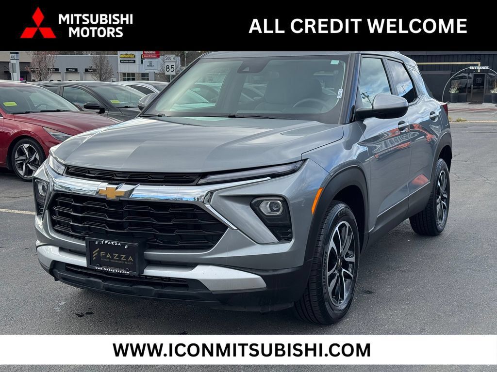Used 2025 Chevrolet TrailBlazer LT AWD/4WD image 1