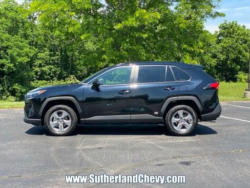 Used 2025 Toyota RAV4 LE AWD/4WD image 4