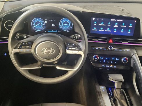 Used 2024 Hyundai Elantra SEL FWD image 22