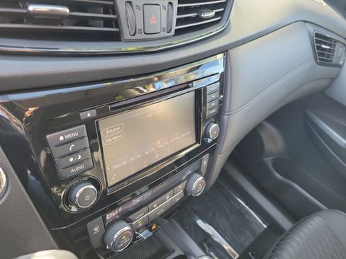 Used 2018 Nissan Rogue SV FWD image 29