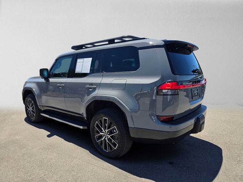Used 2026 Lexus GX 550 w/ Accessory Package (31) AWD/4WD image 5