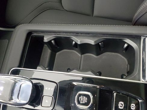 Certified 2025 Volvo XC90 B6 Core w/ Climate Package image 34