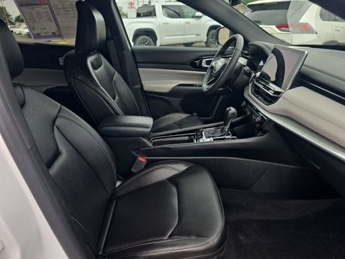 Used 2025 Jeep Compass Limited AWD/4WD image 9