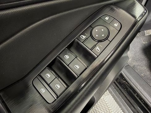 Used 2024 Nissan Rogue S AWD/4WD image 10
