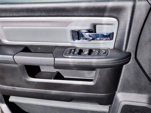 Used 2018 RAM 2500 Power Wagon w/ Leather & Luxury Group image 6