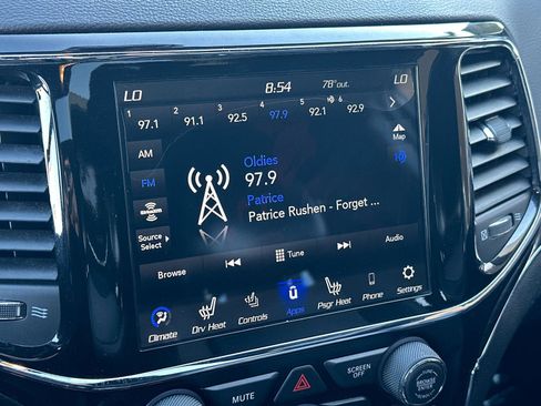 Used 2021 Jeep Grand Cherokee Limited image 17