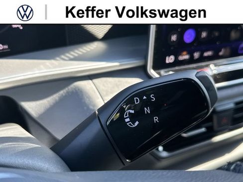 New 2026 Volkswagen Tiguan SE R-Line FWD image 20