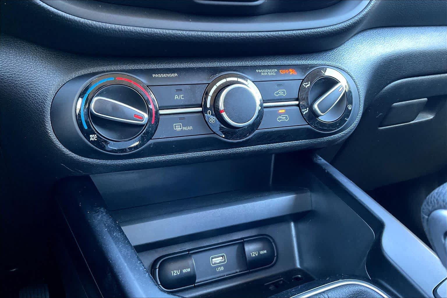 Used 2025 Kia Soul LX FWD image 32
