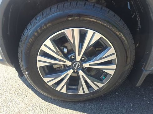 Used 2022 Nissan Rogue SV FWD image 9