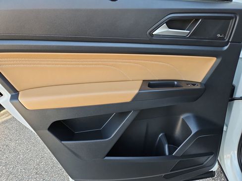 Used 2022 Volkswagen Atlas Cross Sport SEL Premium R-Line image 31