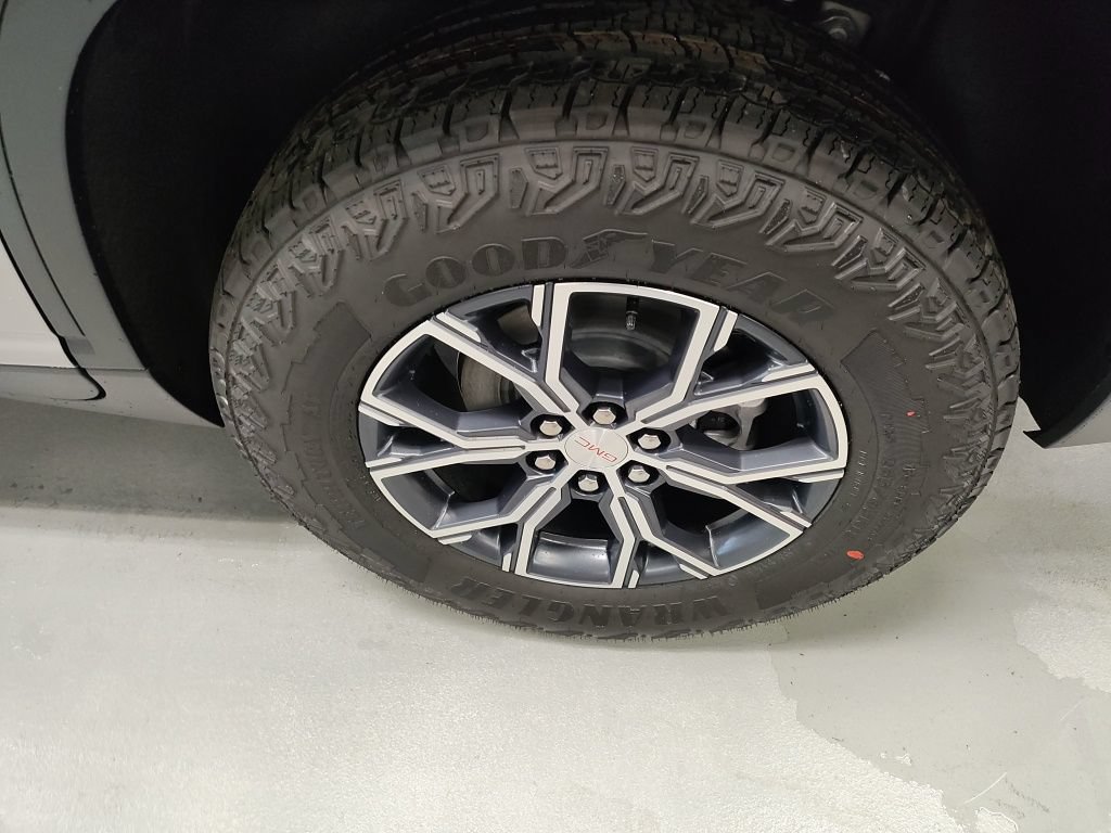 New 2026 GMC Acadia AT4 w/ LPO, Floor Liner Package AWD/4WD image 21