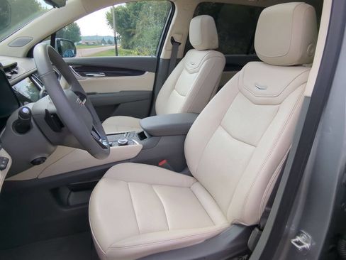 Used 2024 Cadillac XT6 Premium Luxury w/ Technology Package image 11