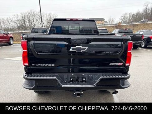 Used 2025 Chevrolet Silverado 2500 ZR2 w/ Technology Package image 4