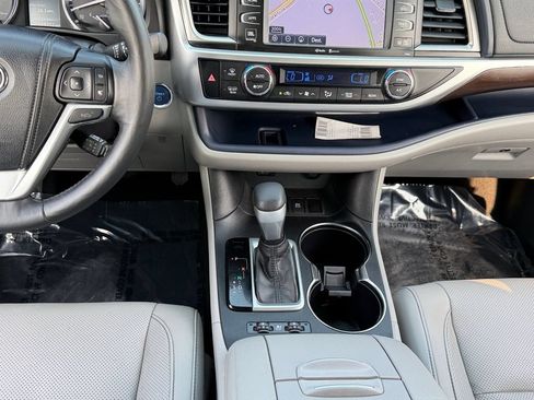 Used 2014 Toyota Highlander Limited Platinum AWD/4WD image 14