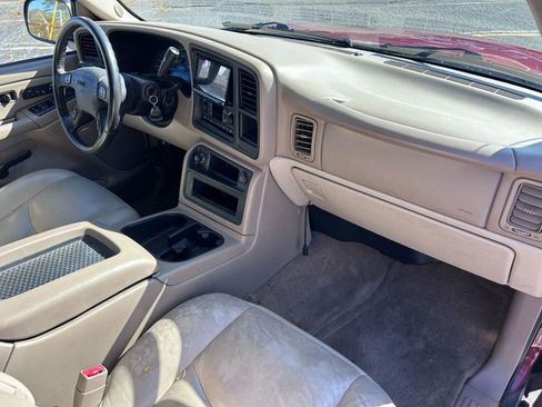 Used 2005 GMC Yukon SLT w/ SLT Preferred Equipment Group image 11