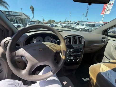 Used 2002 Chrysler Town & Country eL image 5