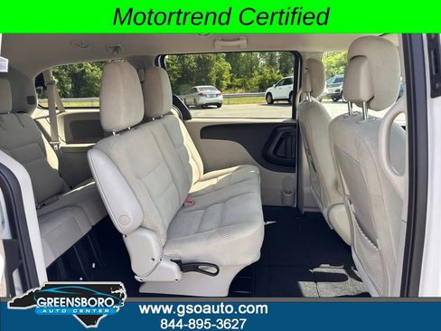 Used 2017 Dodge Grand Caravan SE FWD image 18