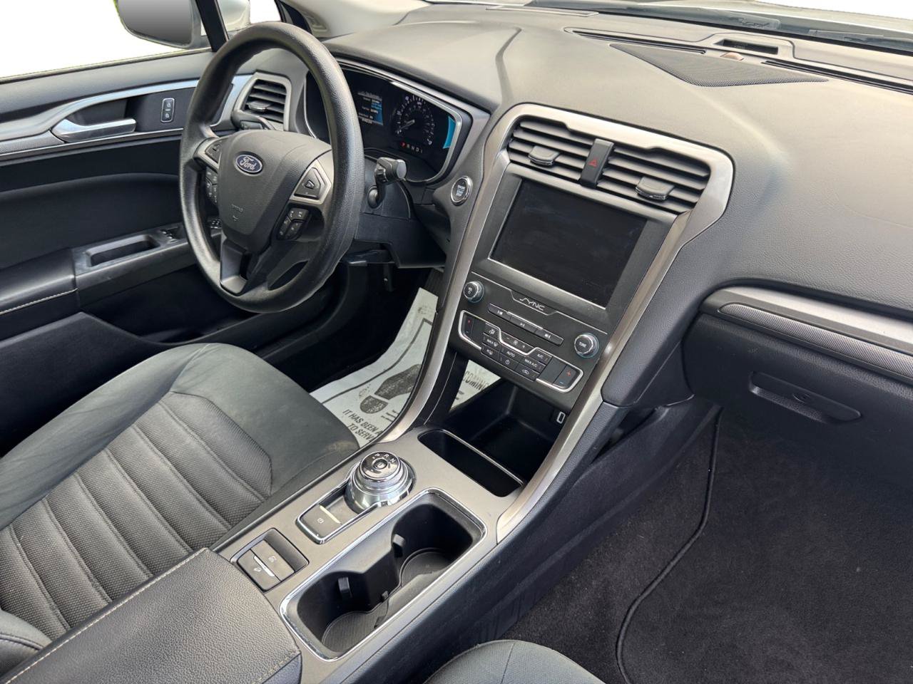 Used 2019 Ford Fusion SE FWD image 4