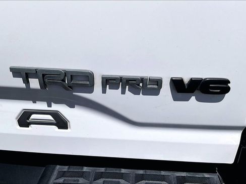 Used 2019 Toyota Tacoma TRD Off-Road w/ TRD Premium Off Road Package AWD/4WD image 8