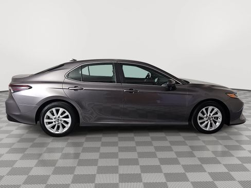 Used 2022 Toyota Camry LE FWD image 9